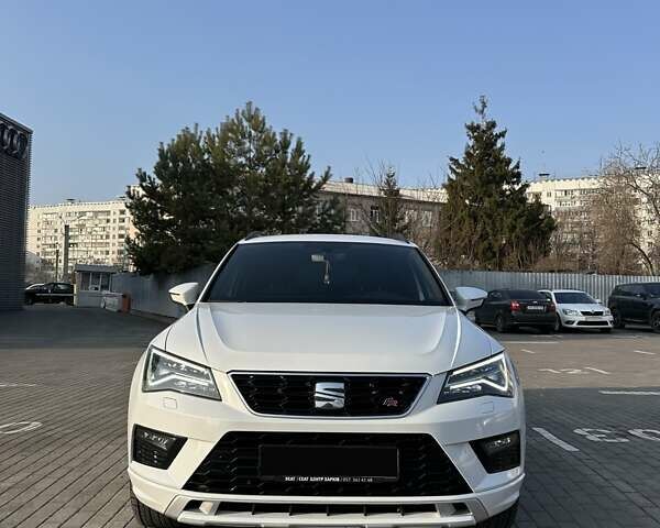Белый Сеат Ateca, объемом двигателя 1.97 л и пробегом 101 тыс. км за 27500 $, фото 1 на Automoto.ua