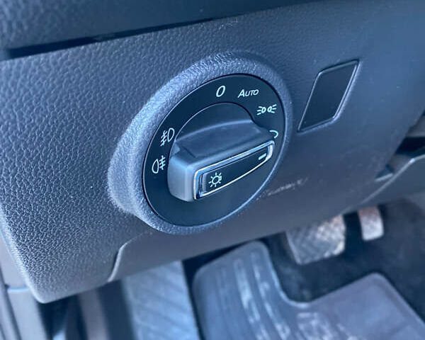 Белый Сеат Ateca, объемом двигателя 1.5 л и пробегом 90 тыс. км за 17999 $, фото 31 на Automoto.ua