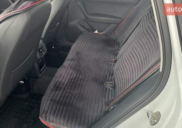 Білий Сеат Ateca, об'ємом двигуна 1.5 л та пробігом 57 тис. км за 25000 $, фото 12 на Automoto.ua