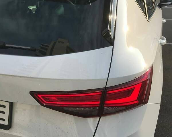Белый Сеат Ateca, объемом двигателя 1.97 л и пробегом 11 тыс. км за 35000 $, фото 3 на Automoto.ua