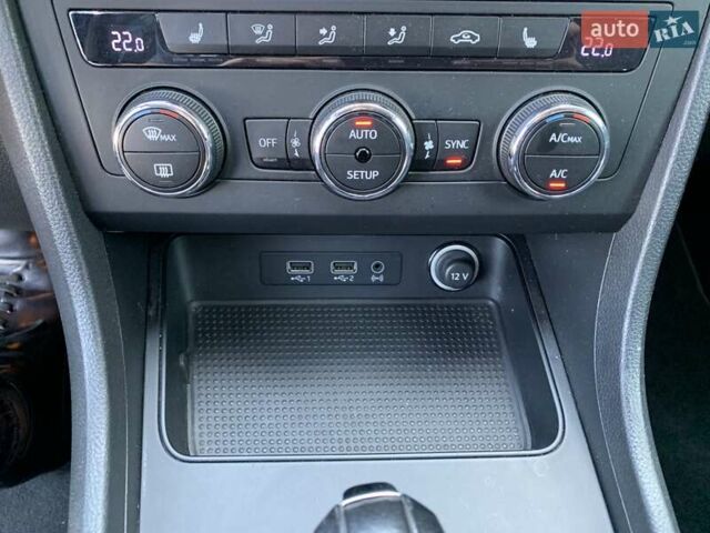 Красный Сеат Ateca, объемом двигателя 1.4 л и пробегом 101 тыс. км за 16700 $, фото 26 на Automoto.ua
