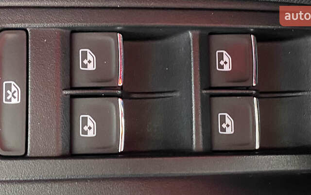 Красный Сеат Ateca, объемом двигателя 2 л и пробегом 184 тыс. км за 24950 $, фото 26 на Automoto.ua