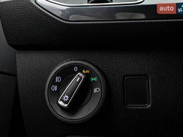 Сеат Ateca, объемом двигателя 1.5 л и пробегом 15 тыс. км за 23045 $, фото 13 на Automoto.ua