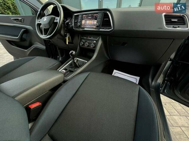 Серый Сеат Ateca, объемом двигателя 1.6 л и пробегом 175 тыс. км за 11000 $, фото 9 на Automoto.ua