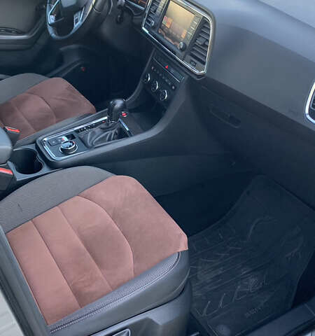 Сірий Сеат Ateca, об'ємом двигуна 1.6 л та пробігом 81 тис. км за 22000 $, фото 16 на Automoto.ua
