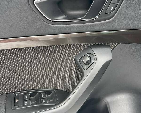Серый Сеат Ateca, объемом двигателя 2 л и пробегом 167 тыс. км за 19100 $, фото 7 на Automoto.ua