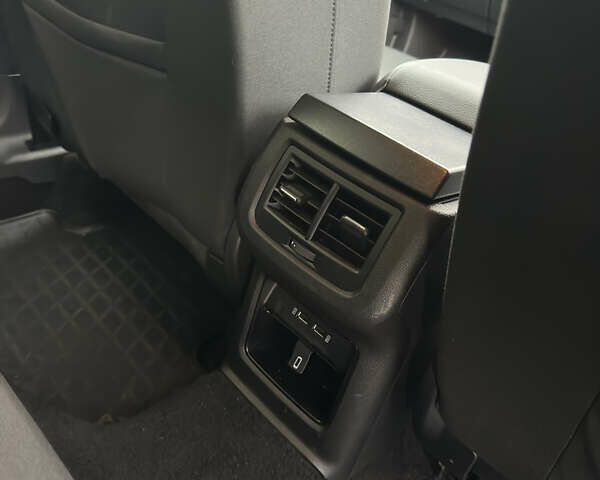 Синий Сеат Ateca, объемом двигателя 1.4 л и пробегом 60 тыс. км за 19200 $, фото 35 на Automoto.ua