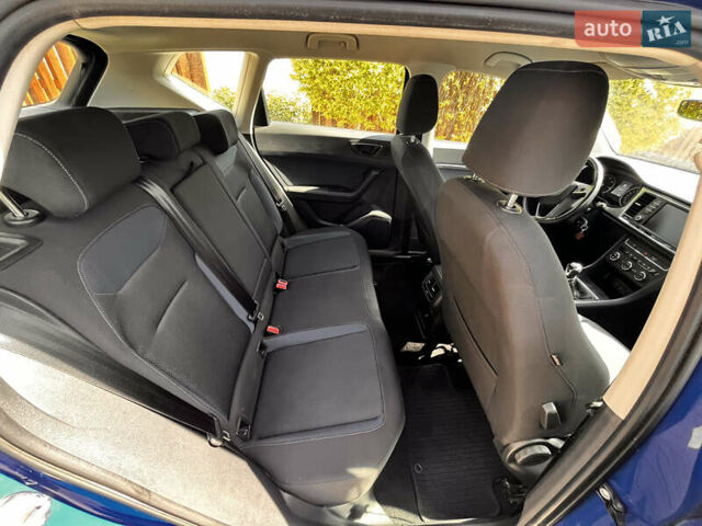 Синий Сеат Ateca, объемом двигателя 1.6 л и пробегом 35 тыс. км за 13900 $, фото 3 на Automoto.ua