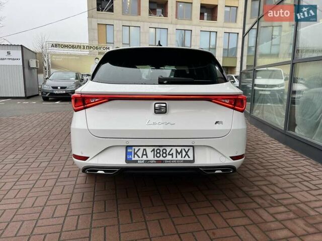 Белый Сеат Leon Sportstourer, объемом двигателя 1.5 л и пробегом 2 тыс. км за 30806 $, фото 1 на Automoto.ua