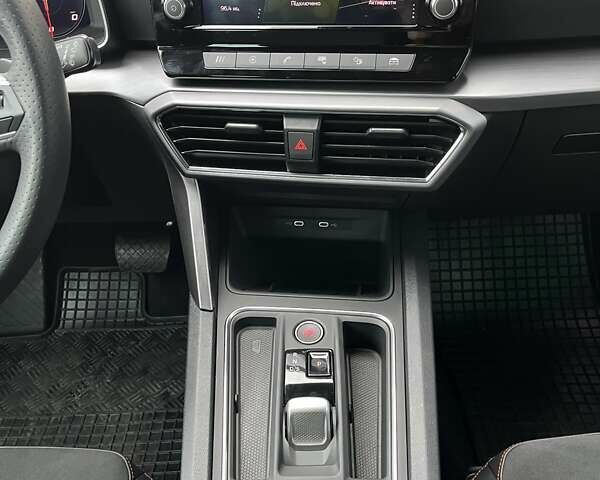 Белый Сеат Leon Sportstourer, объемом двигателя 1.5 л и пробегом 2 тыс. км за 30806 $, фото 12 на Automoto.ua