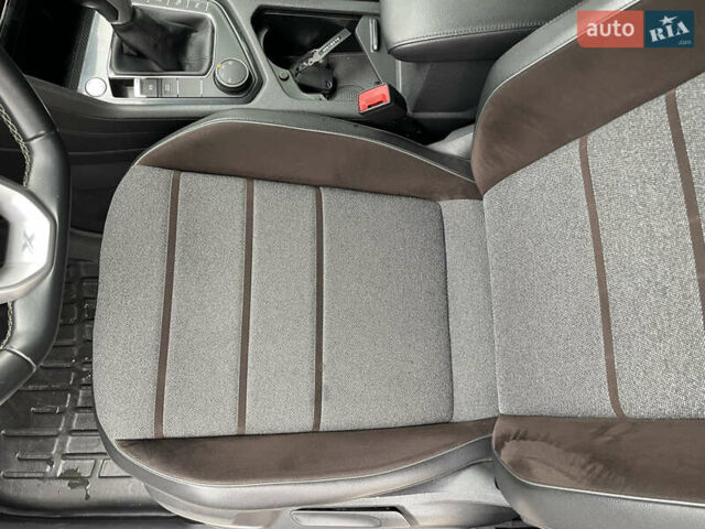 Белый Сеат Tarraco, объемом двигателя 2 л и пробегом 201 тыс. км за 26500 $, фото 37 на Automoto.ua