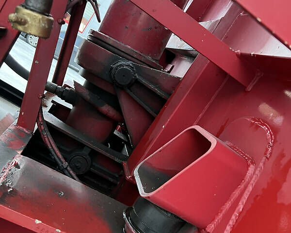 Красный СТАС Алум, объемом двигателя 0 л и пробегом 340 тыс. км за 33473 $, фото 28 на Automoto.ua