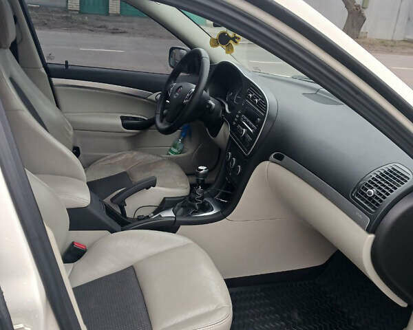 Белый Сааб 9-3, объемом двигателя 2 л и пробегом 277 тыс. км за 5700 $, фото 6 на Automoto.ua