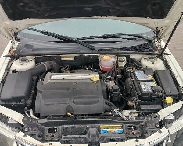 Белый Сааб 9-3, объемом двигателя 2 л и пробегом 277 тыс. км за 5700 $, фото 8 на Automoto.ua