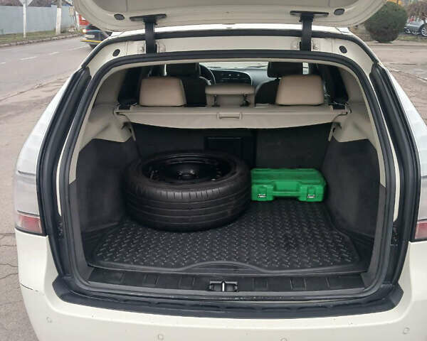 Белый Сааб 9-3, объемом двигателя 2 л и пробегом 277 тыс. км за 5700 $, фото 2 на Automoto.ua