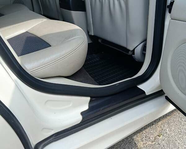 Білий Сааб 9-3, об'ємом двигуна 2 л та пробігом 275 тис. км за 5800 $, фото 10 на Automoto.ua