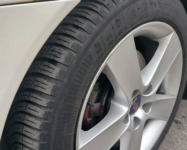 Белый Сааб 9-3, объемом двигателя 2 л и пробегом 277 тыс. км за 5400 $, фото 3 на Automoto.ua