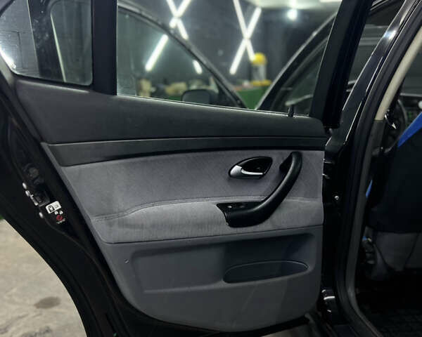 Сааб 9-3 2005 в Киеве на Automoto.ua Черный Сааб 9-3, объемом двигателя 1.8 л и пробегом 267 тыс. км за 4990 $, фото 32 на Automoto.ua