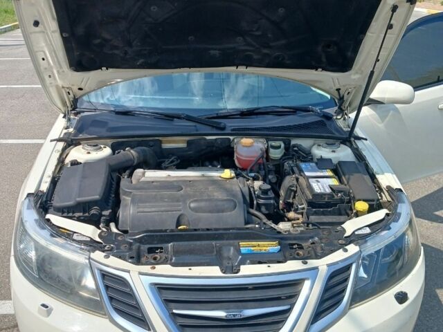 Белый Сааб 9-3 X, объемом двигателя 2 л и пробегом 275 тыс. км за 5700 $, фото 3 на Automoto.ua