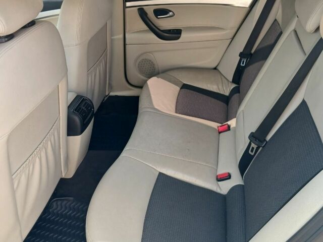 Белый Сааб 9-3 X, объемом двигателя 2 л и пробегом 275 тыс. км за 5700 $, фото 4 на Automoto.ua