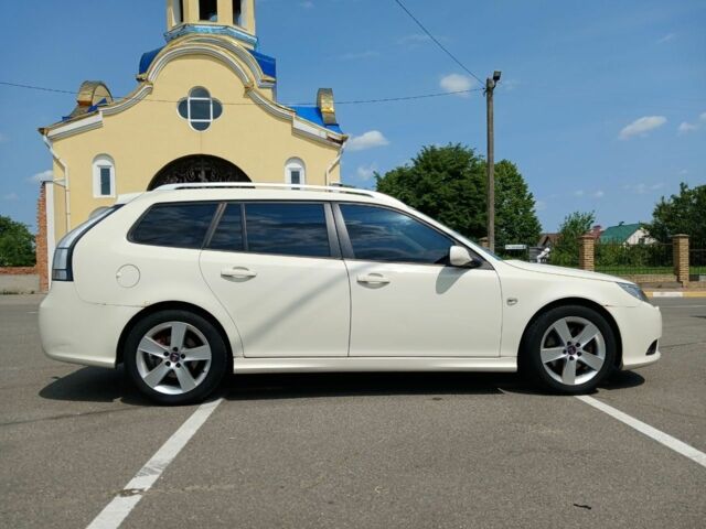 Белый Сааб 9-3 X, объемом двигателя 2 л и пробегом 275 тыс. км за 5700 $, фото 1 на Automoto.ua