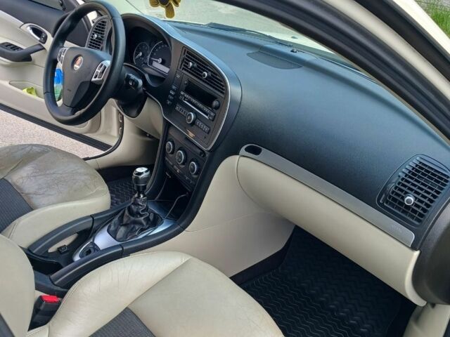 Белый Сааб 9-3 X, объемом двигателя 2 л и пробегом 275 тыс. км за 5700 $, фото 5 на Automoto.ua