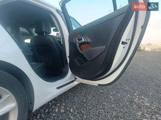 Белый Сааб 9-5, объемом двигателя 2 л и пробегом 203 тыс. км за 14000 $, фото 10 на Automoto.ua