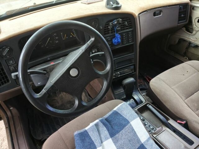 Бежевый Сааб 9000, объемом двигателя 2 л и пробегом 336 тыс. км за 2500 $, фото 4 на Automoto.ua