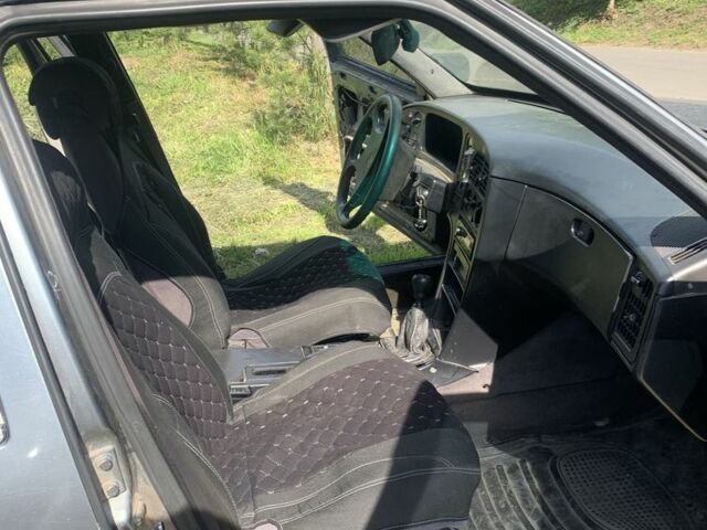 Серый Сааб 9000, объемом двигателя 2 л и пробегом 1 тыс. км за 1300 $, фото 4 на Automoto.ua
