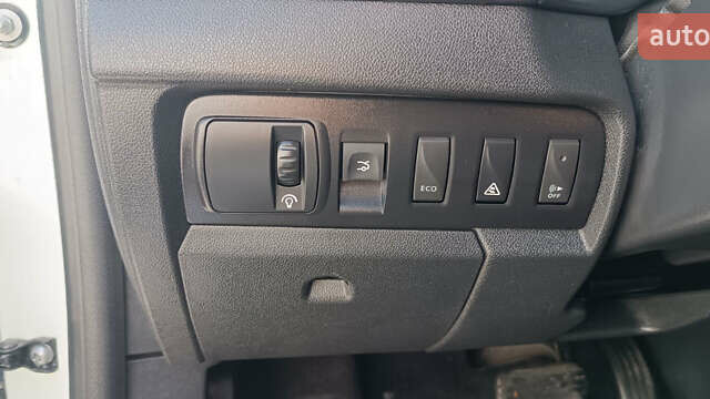 Самсунг СМ3 2014 в Одессе на Automoto.ua Белый Самсунг СМ3, объемом двигателя 0 л и пробегом 133 тыс. км за 7399 $, фото 7 на Automoto.ua