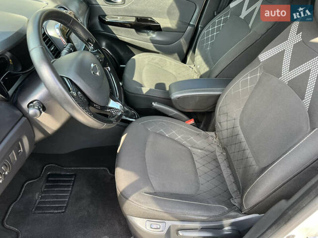 Бежевий Самсунг QM3, об'ємом двигуна 1.46 л та пробігом 91 тис. км за 10999 $, фото 24 на Automoto.ua