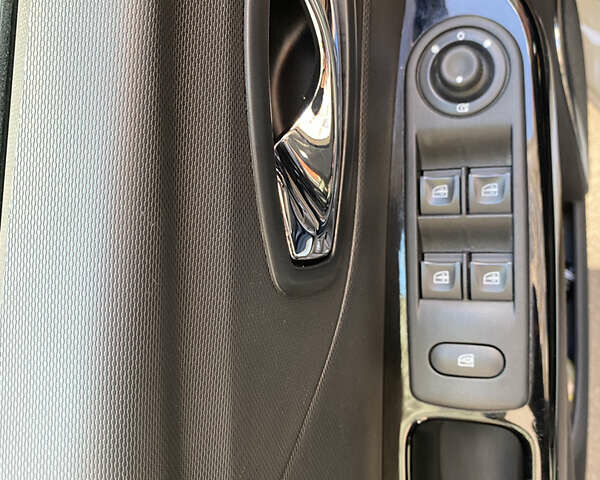 Бежевий Самсунг QM3, об'ємом двигуна 1.46 л та пробігом 110 тис. км за 10500 $, фото 24 на Automoto.ua