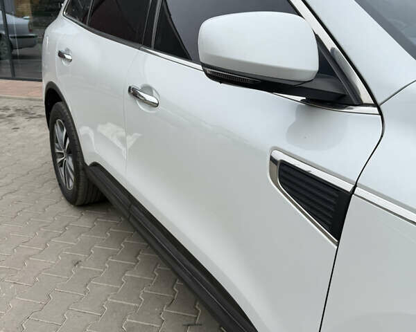 Белый Самсунг QM6, объемом двигателя 2 л и пробегом 108 тыс. км за 17500 $, фото 5 на Automoto.ua