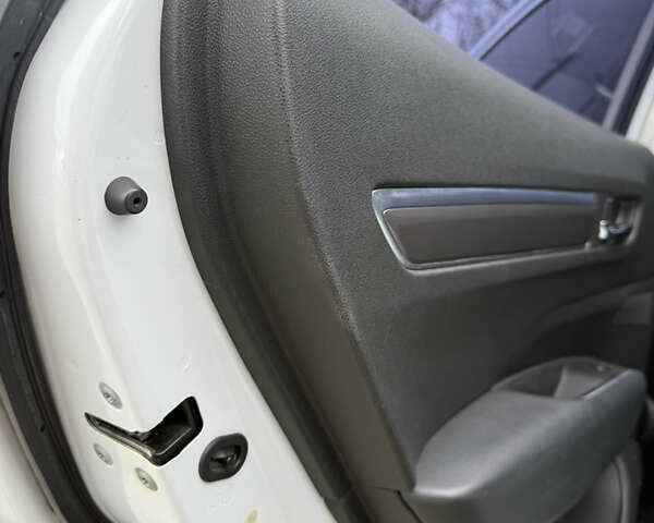 Белый Самсунг QM6, объемом двигателя 2 л и пробегом 108 тыс. км за 17500 $, фото 10 на Automoto.ua