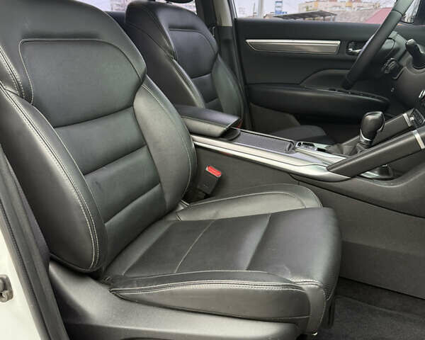 Белый Самсунг QM6, объемом двигателя 2 л и пробегом 108 тыс. км за 17500 $, фото 15 на Automoto.ua