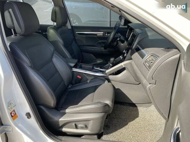 Самсунг QM6 2017 в Киеве на Automoto.ua Белый Самсунг QM6, объемом двигателя 2 л и пробегом 108 тыс. км за 19900 $, фото 7 на Automoto.ua