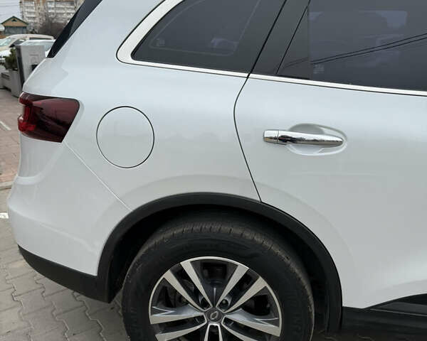 Белый Самсунг QM6, объемом двигателя 2 л и пробегом 108 тыс. км за 17500 $, фото 7 на Automoto.ua