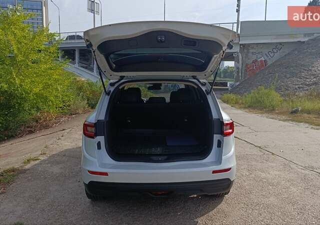 Белый Самсунг QM6, объемом двигателя 2 л и пробегом 189 тыс. км за 19500 $, фото 11 на Automoto.ua