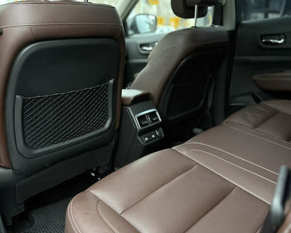 Серый Самсунг QM6, объемом двигателя 2 л и пробегом 120 тыс. км за 20500 $, фото 14 на Automoto.ua