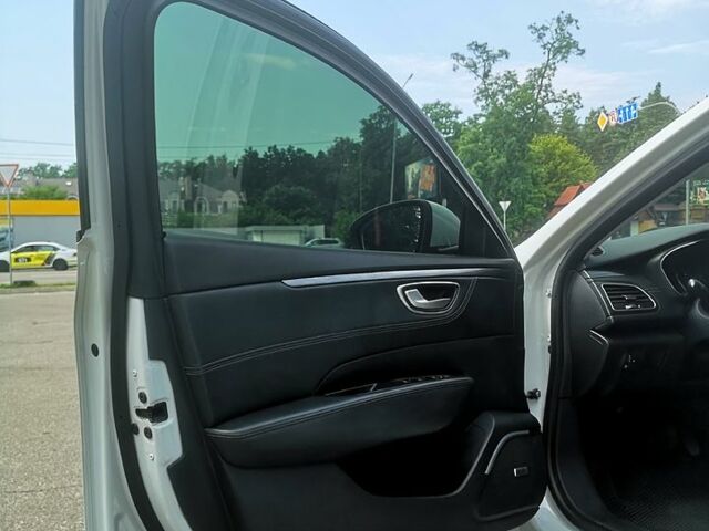 Белый Самсунг SM6, объемом двигателя 1.6 л и пробегом 114 тыс. км за 12900 $, фото 5 на Automoto.ua