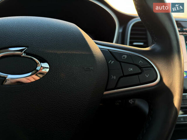 Белый Самсунг SM6, объемом двигателя 1.8 л и пробегом 30 тыс. км за 28200 $, фото 27 на Automoto.ua