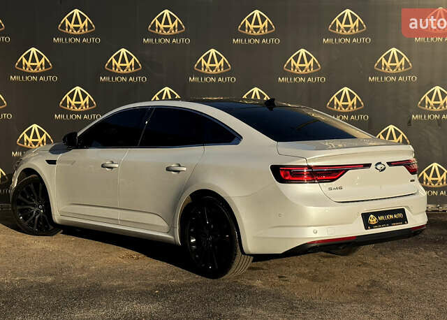 Белый Самсунг SM6, объемом двигателя 1.8 л и пробегом 30 тыс. км за 28200 $, фото 3 на Automoto.ua