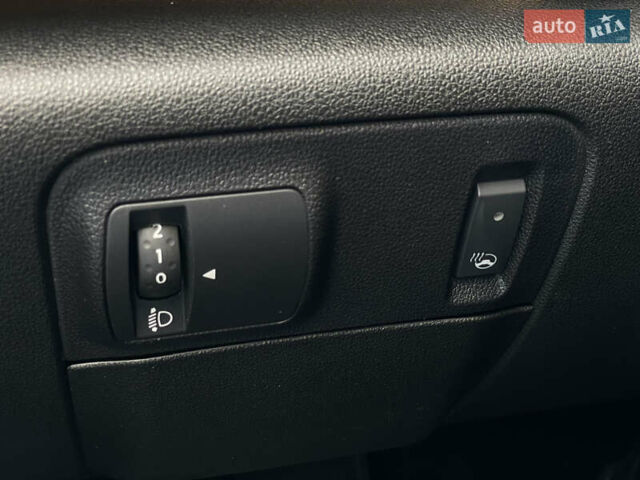 Сірий Самсунг SM6, об'ємом двигуна 1.5 л та пробігом 127 тис. км за 17500 $, фото 24 на Automoto.ua