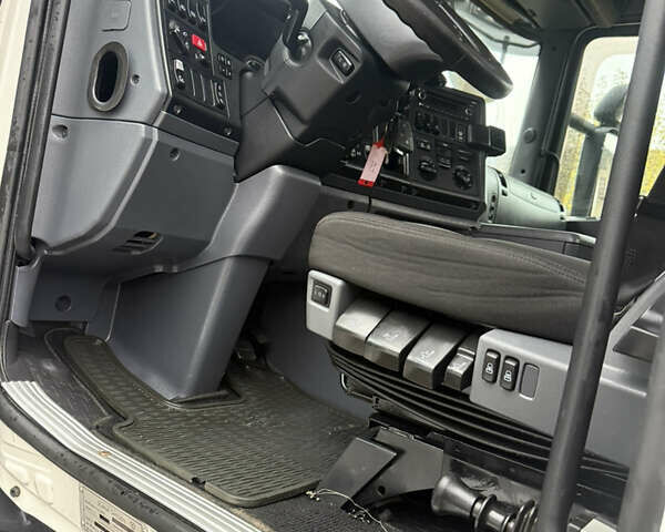 Белый Сканиа G, объемом двигателя 12.7 л и пробегом 600 тыс. км за 45500 $, фото 49 на Automoto.ua