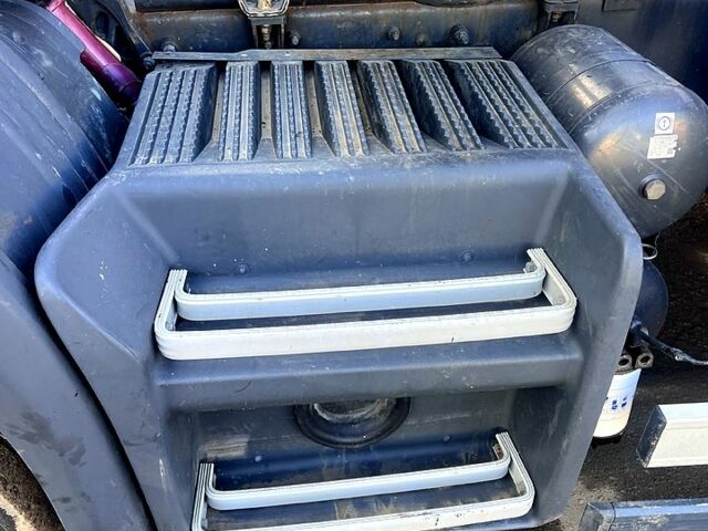 Белый Сканиа П, объемом двигателя 12.7 л и пробегом 236 тыс. км за 67000 $, фото 6 на Automoto.ua