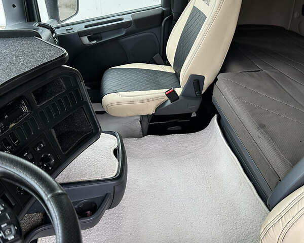 Белый Сканиа Р 420, объемом двигателя 11.6 л и пробегом 330 тыс. км за 18000 $, фото 3 на Automoto.ua