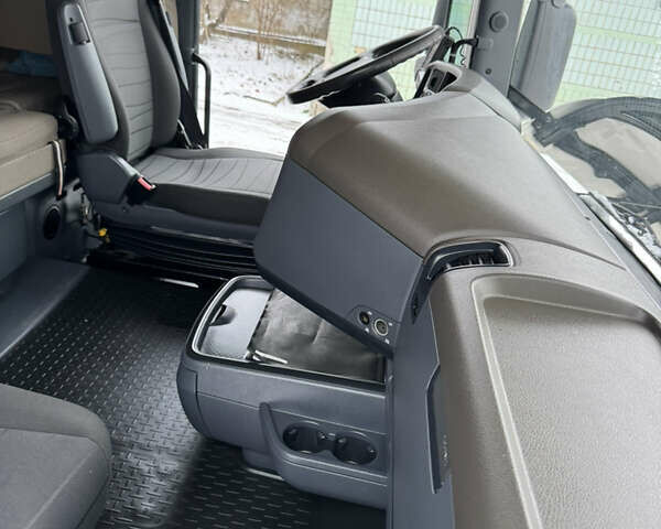 Белый Сканиа R 440, объемом двигателя 12.74 л и пробегом 823 тыс. км за 25000 $, фото 42 на Automoto.ua