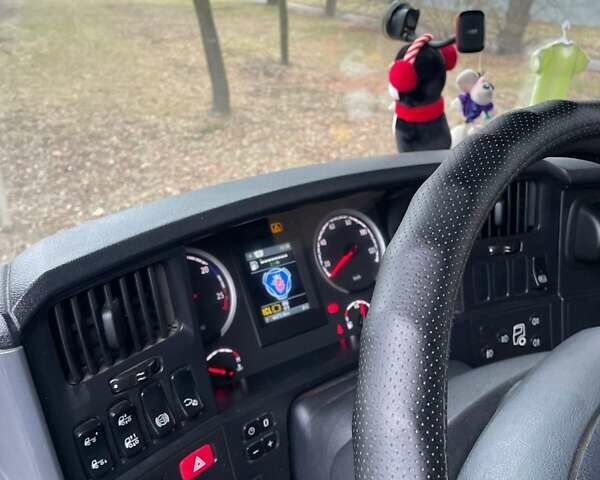 Белый Сканиа R 440, объемом двигателя 12.74 л и пробегом 820 тыс. км за 21000 $, фото 7 на Automoto.ua