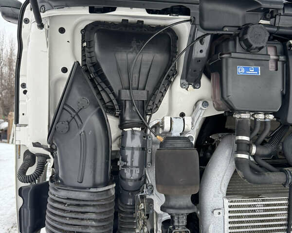 Белый Сканиа R 440, объемом двигателя 12.74 л и пробегом 823 тыс. км за 25000 $, фото 48 на Automoto.ua