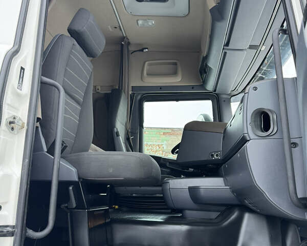 Белый Сканиа R 440, объемом двигателя 12.74 л и пробегом 823 тыс. км за 25000 $, фото 38 на Automoto.ua